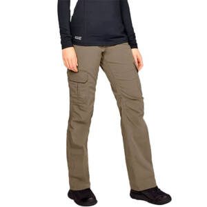 imágen de pantalones militares de mujer Under Armour